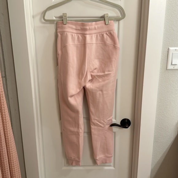 Lululemon Scuba High-Rise Relaxed Jogger Pink Peony Size 2 - Picture 2 of 4